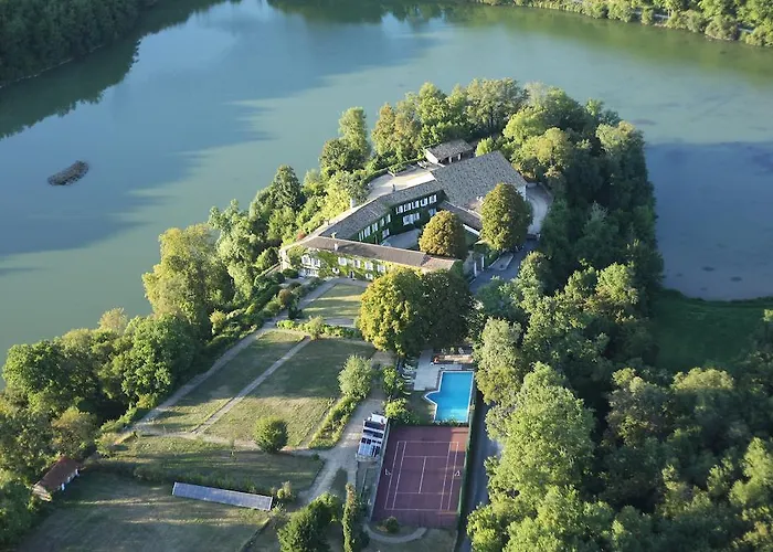 Logis Hotels Domaine Du Chatelard