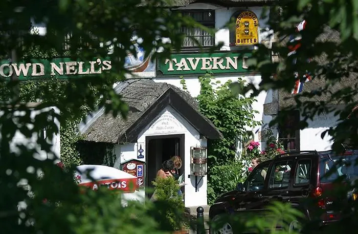 Guy'S Thatched Hamlet Barton 