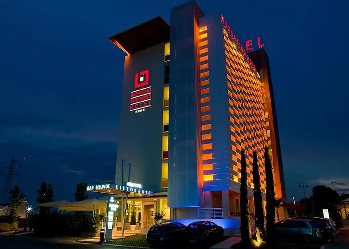 Breaking Business Hotel
