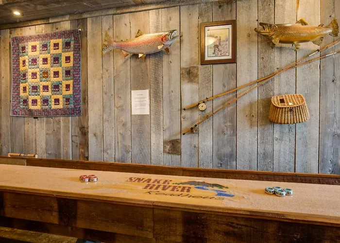 Snake River Roadhouse By Kabino Air Conditioning Wifi Bar Below Pool Table Shuffleboard Yummy Food Swan Valley