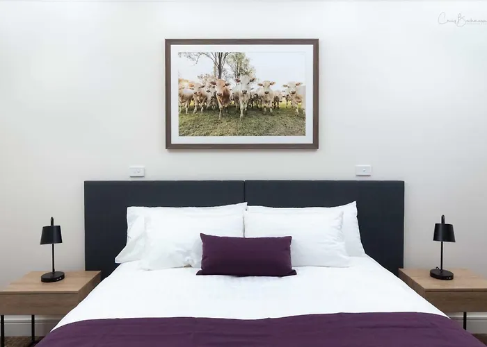 Porter'S Plainland Hotel