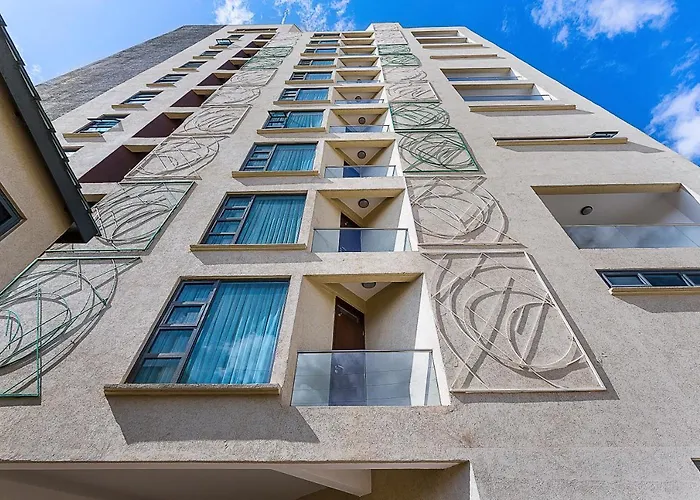 L'Aziz Suites - Near Aga Khan Hospital