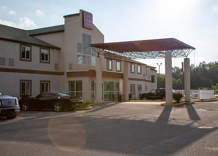 Morgantown Inn & Suites