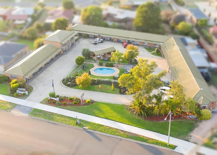 Statesman Motor Inn
